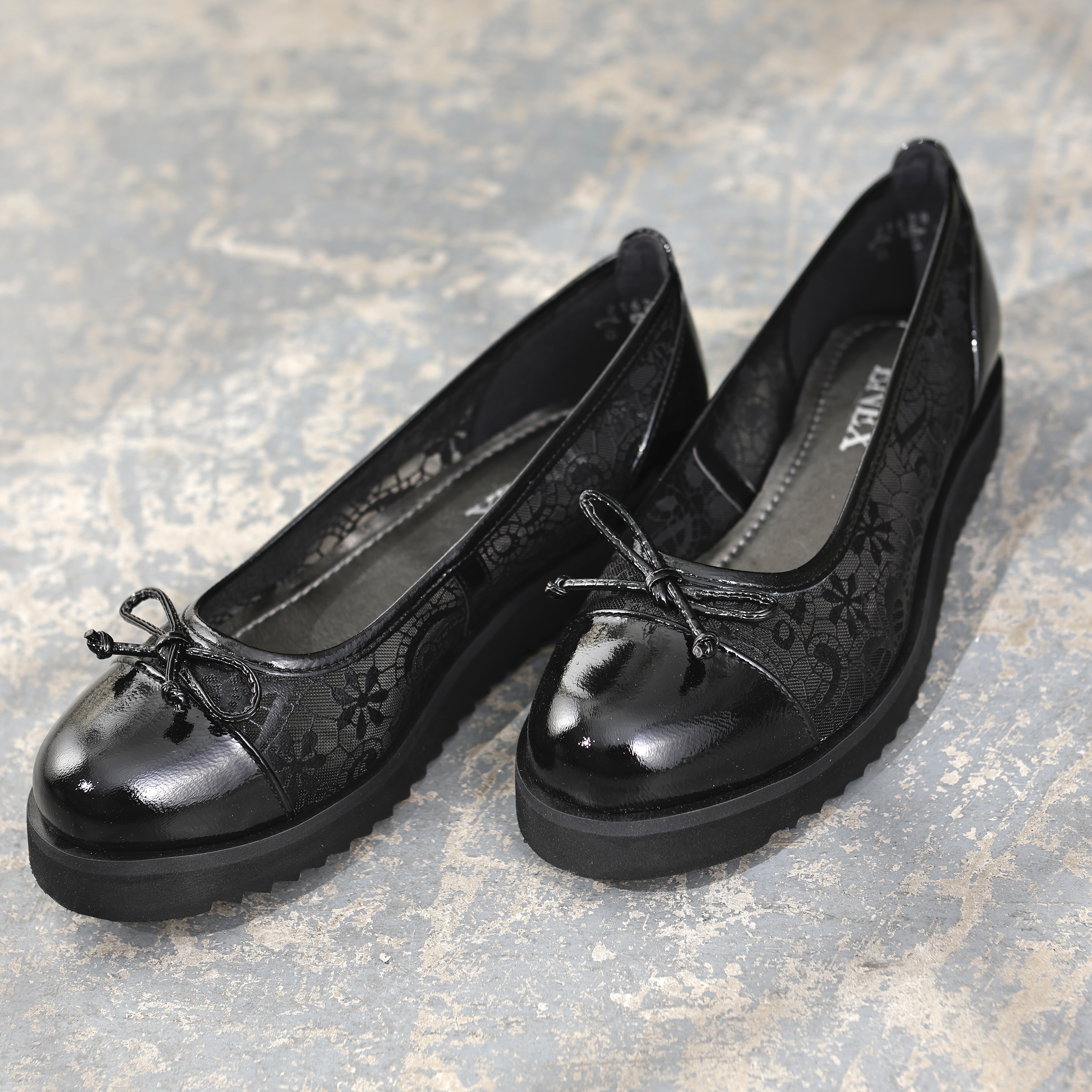 Elegatne baletanke sa čipkastim efektom