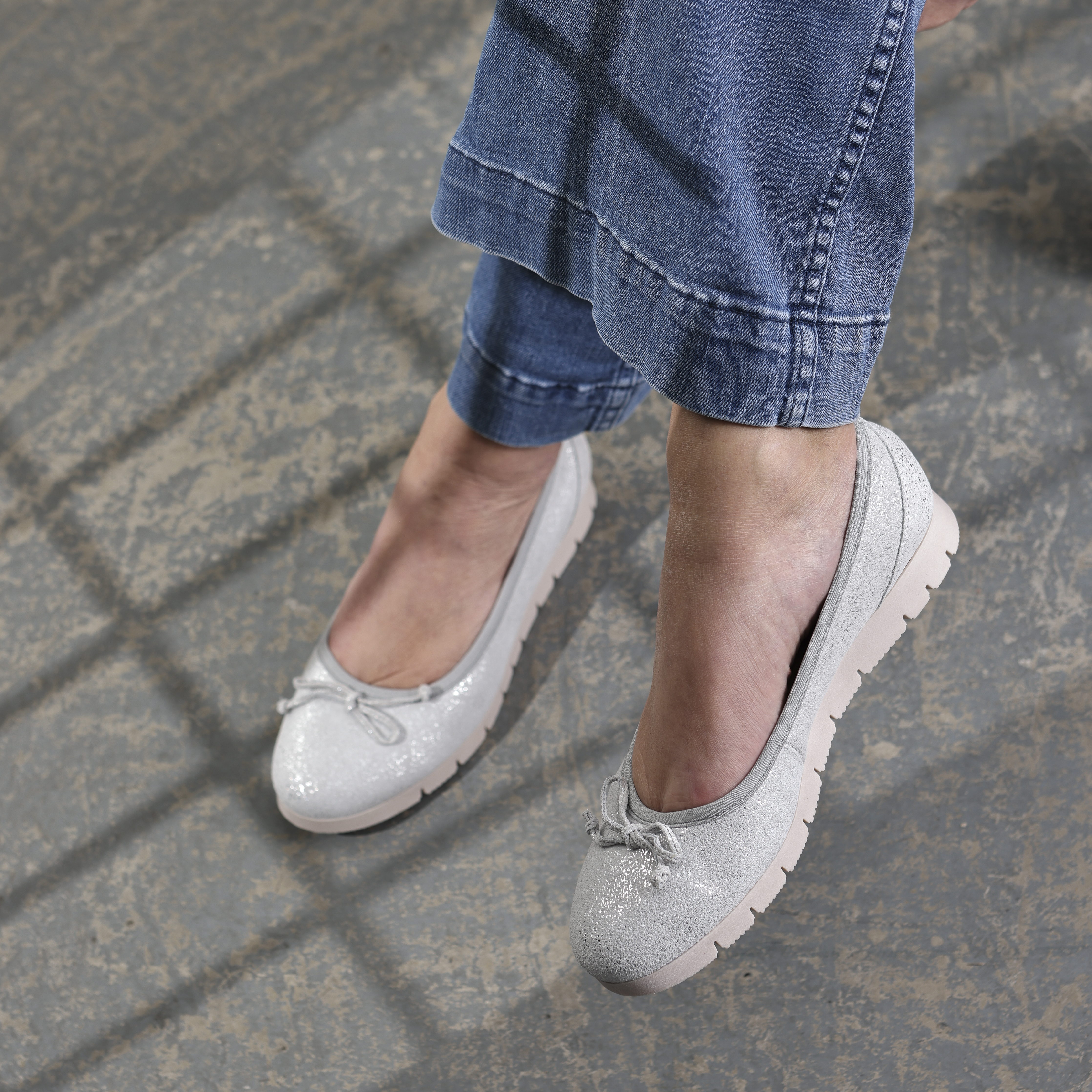 Mekane baletanke od svetlo sive kože