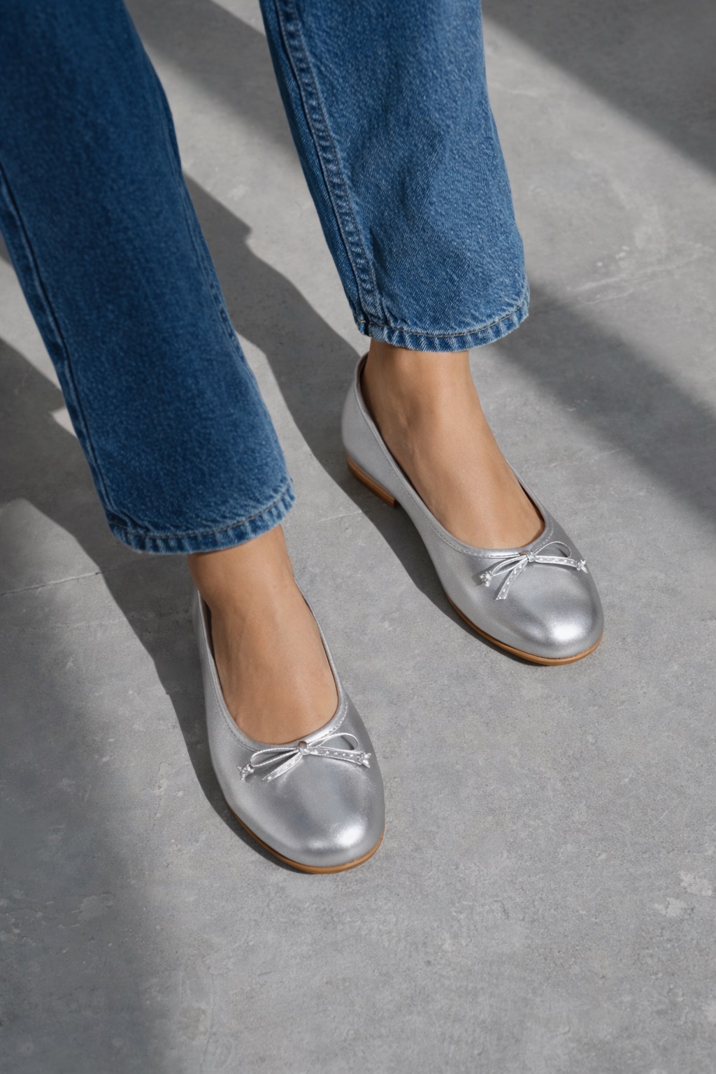 Mekana ženska baletanka urađena od srebrne kože