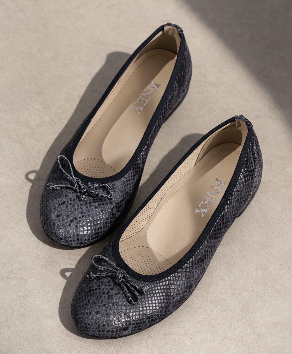 Elegantne baletanke u teget boji 