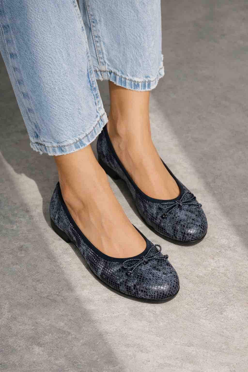 Elegantne baletanke u teget boji 