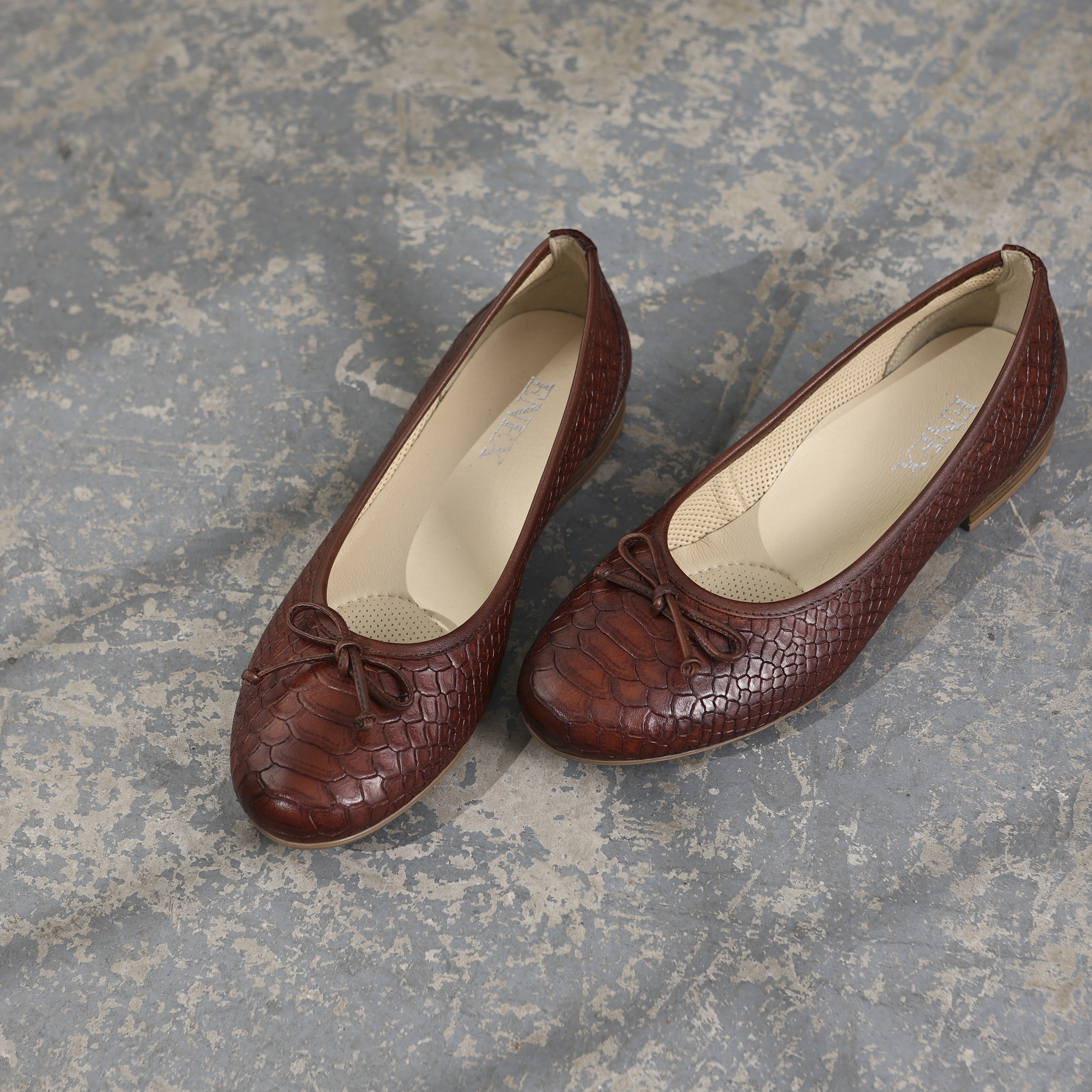 Efektne baletanke od braon piton kože