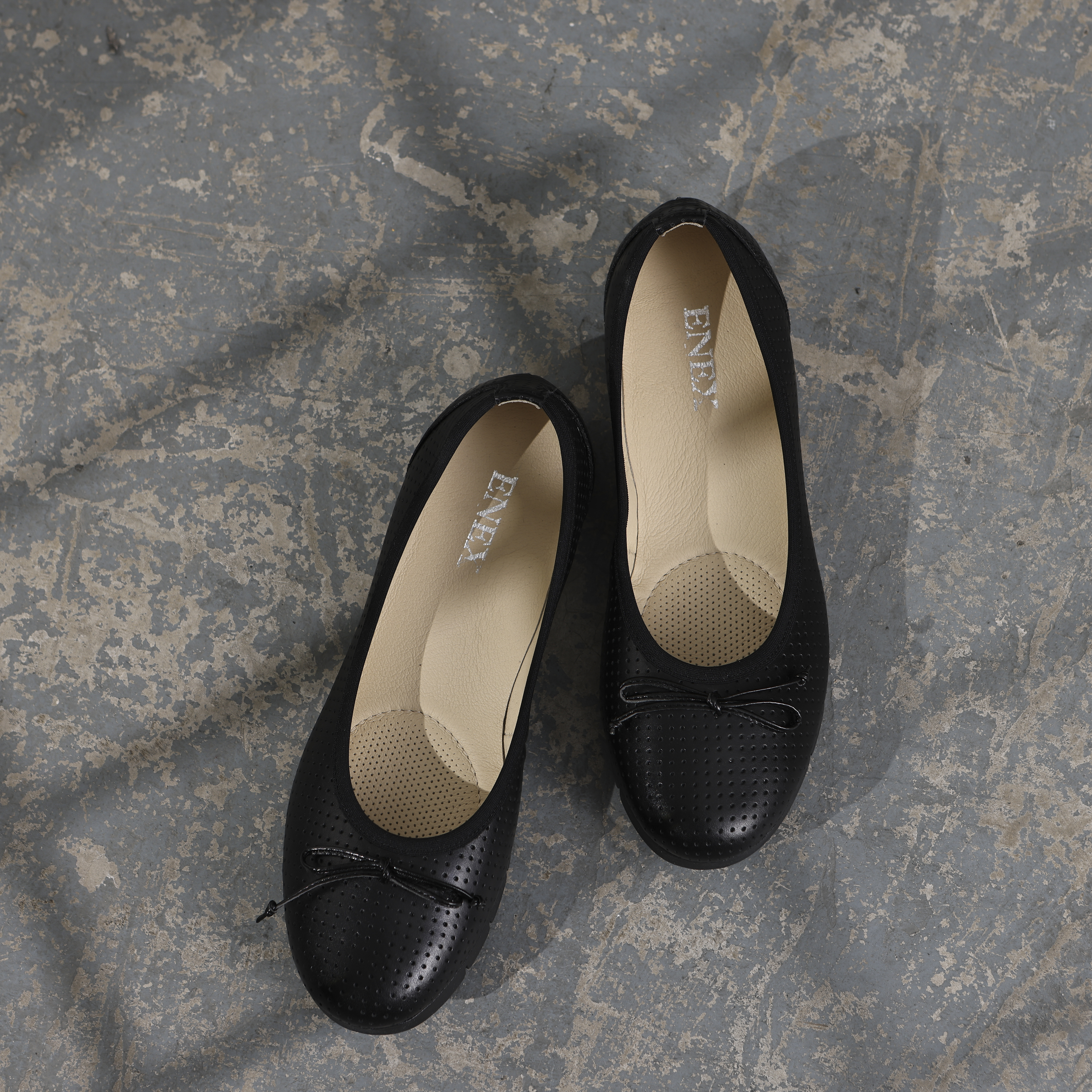 Ženske baletanke od zumbane crne kože