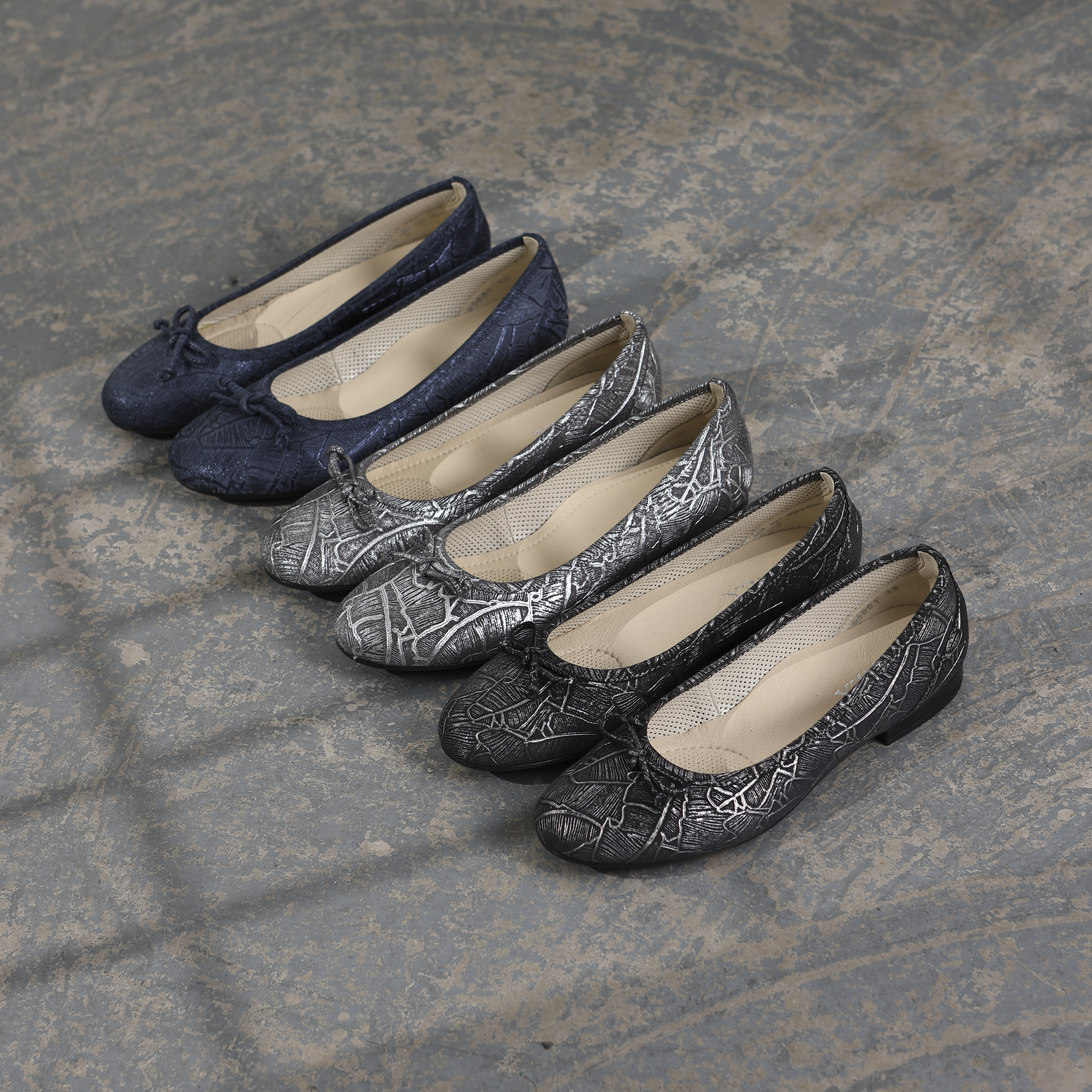 Kožne baletanke sa apstraktnim dezenom