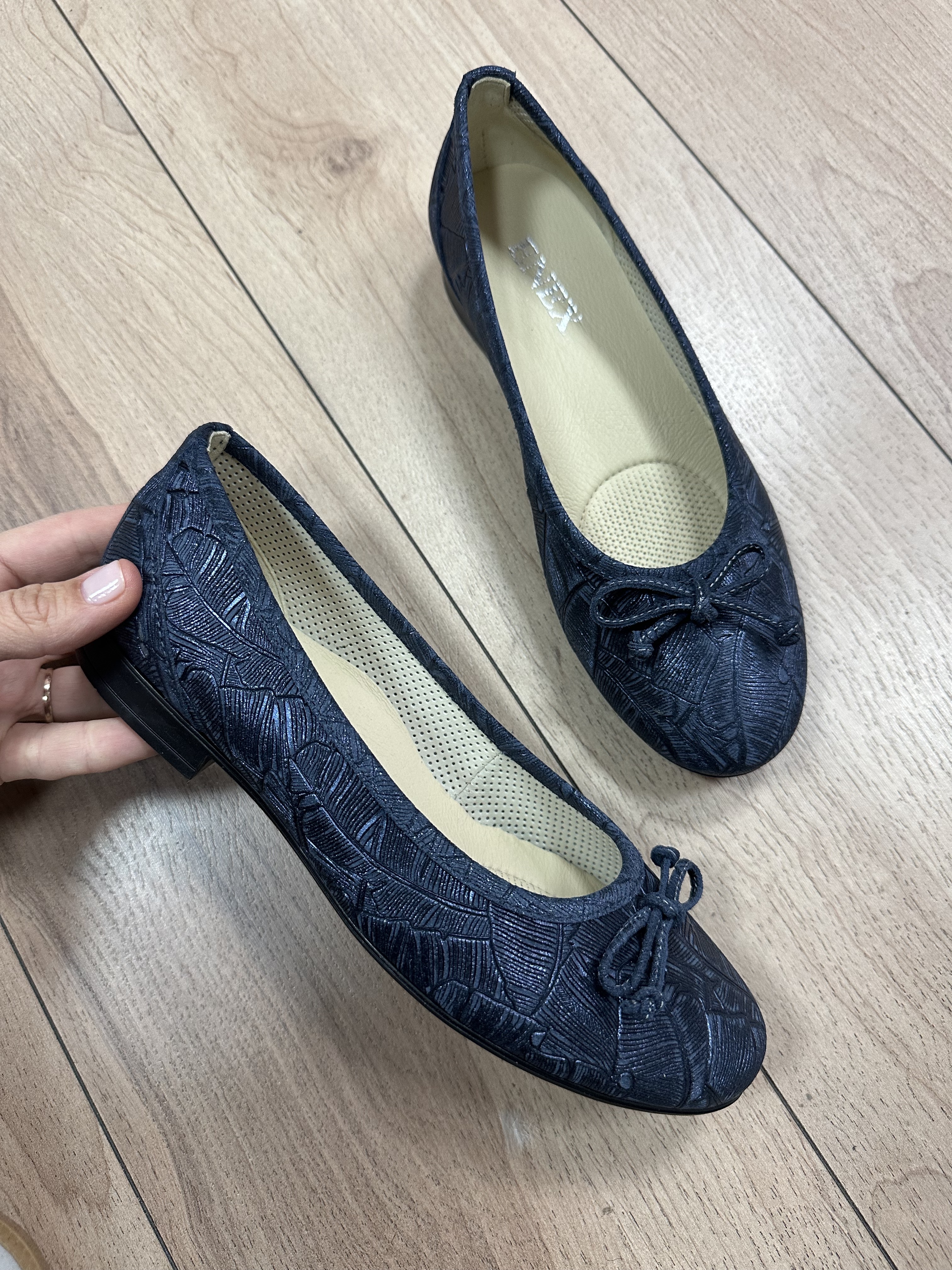 ELEGANTNA ŽENSKA BALETANKA OD MEKANE TEGET KOŽE