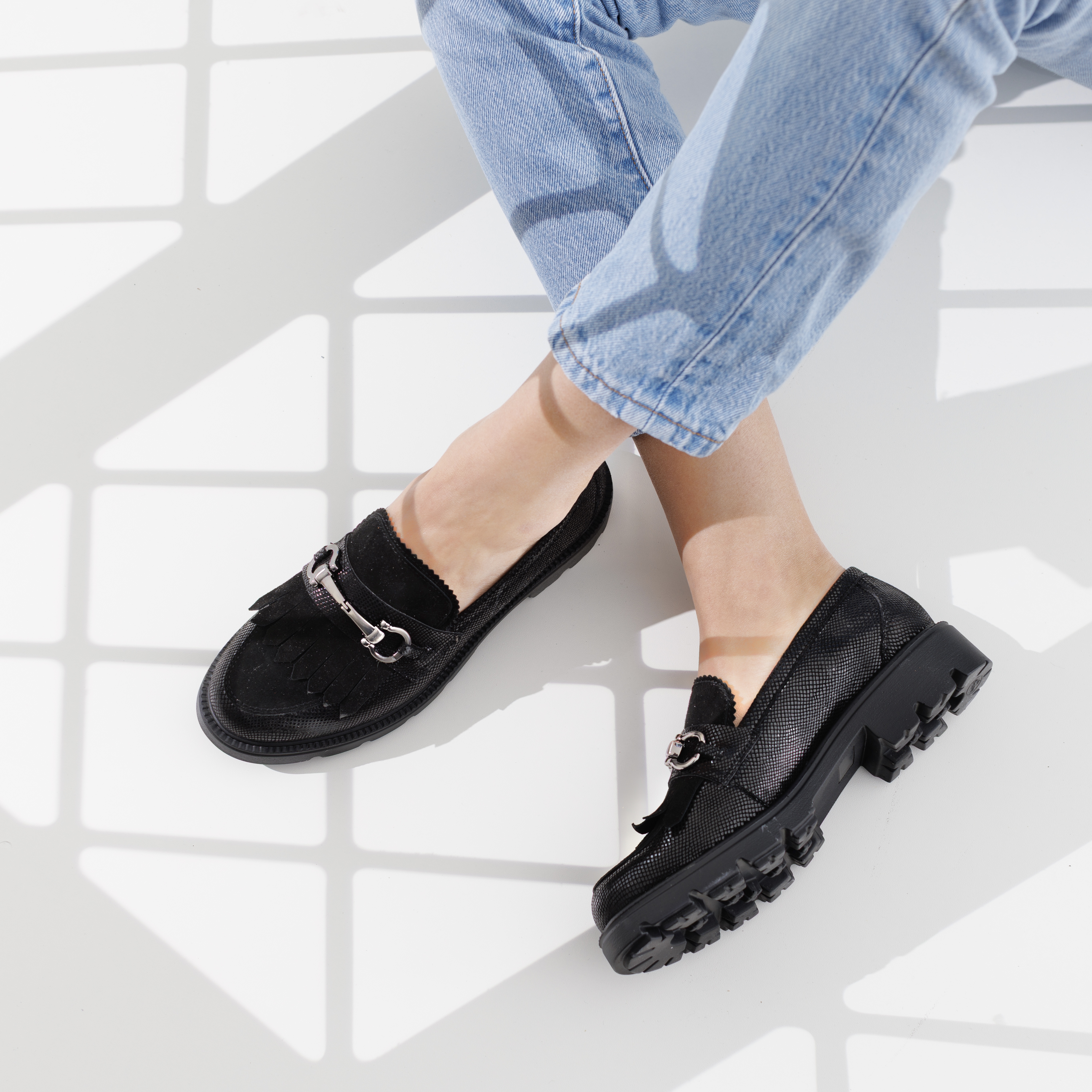 MODERNE ŽENSKE MOKASINE NA CRNOM ĐONU