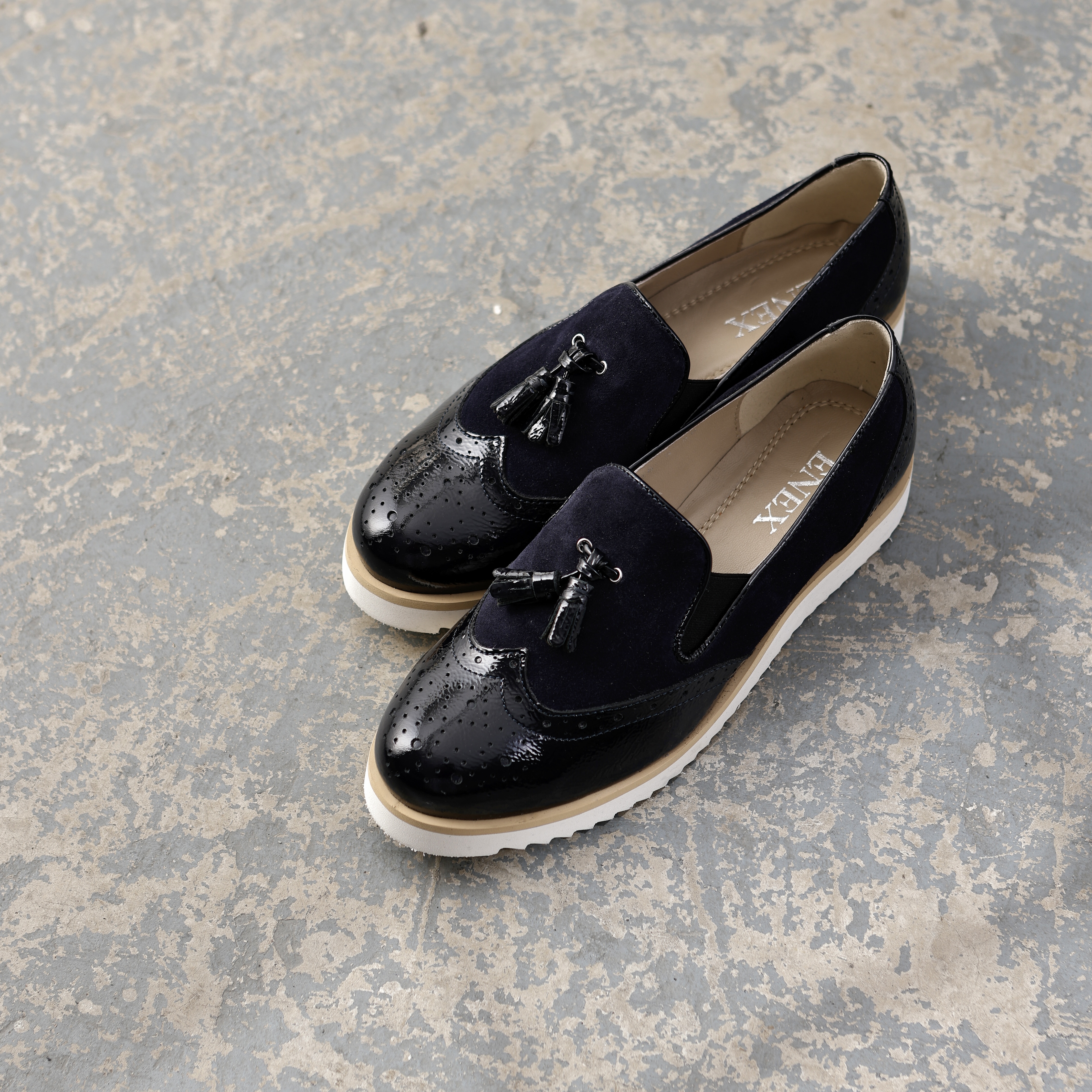 ŽENSKA MOKASINA U KOMBINACIJE TEGET LAKA I TEGET VELURA