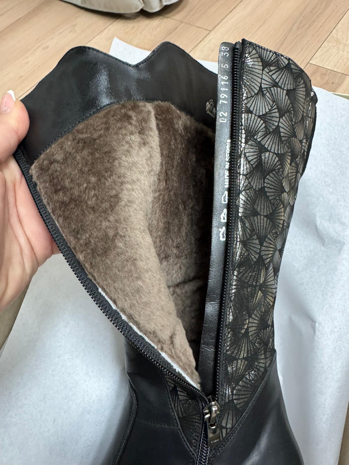 Elegantna dugačka čizma sa prirodnim krznom