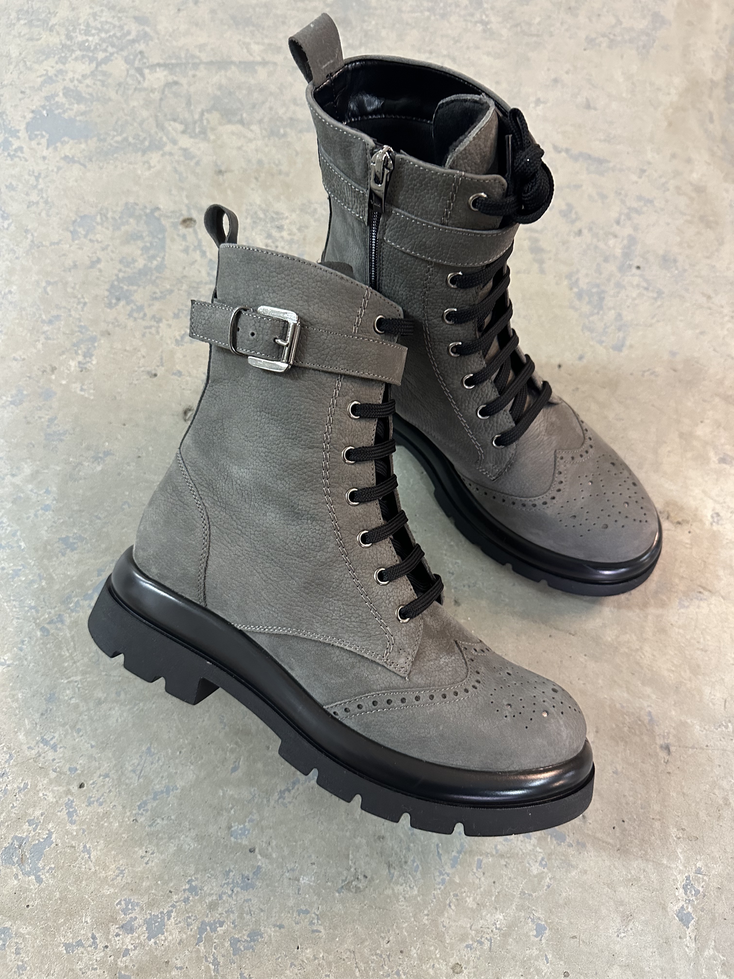 Moderne ženske čizmice na pertlanje sa zumbanim vrhom