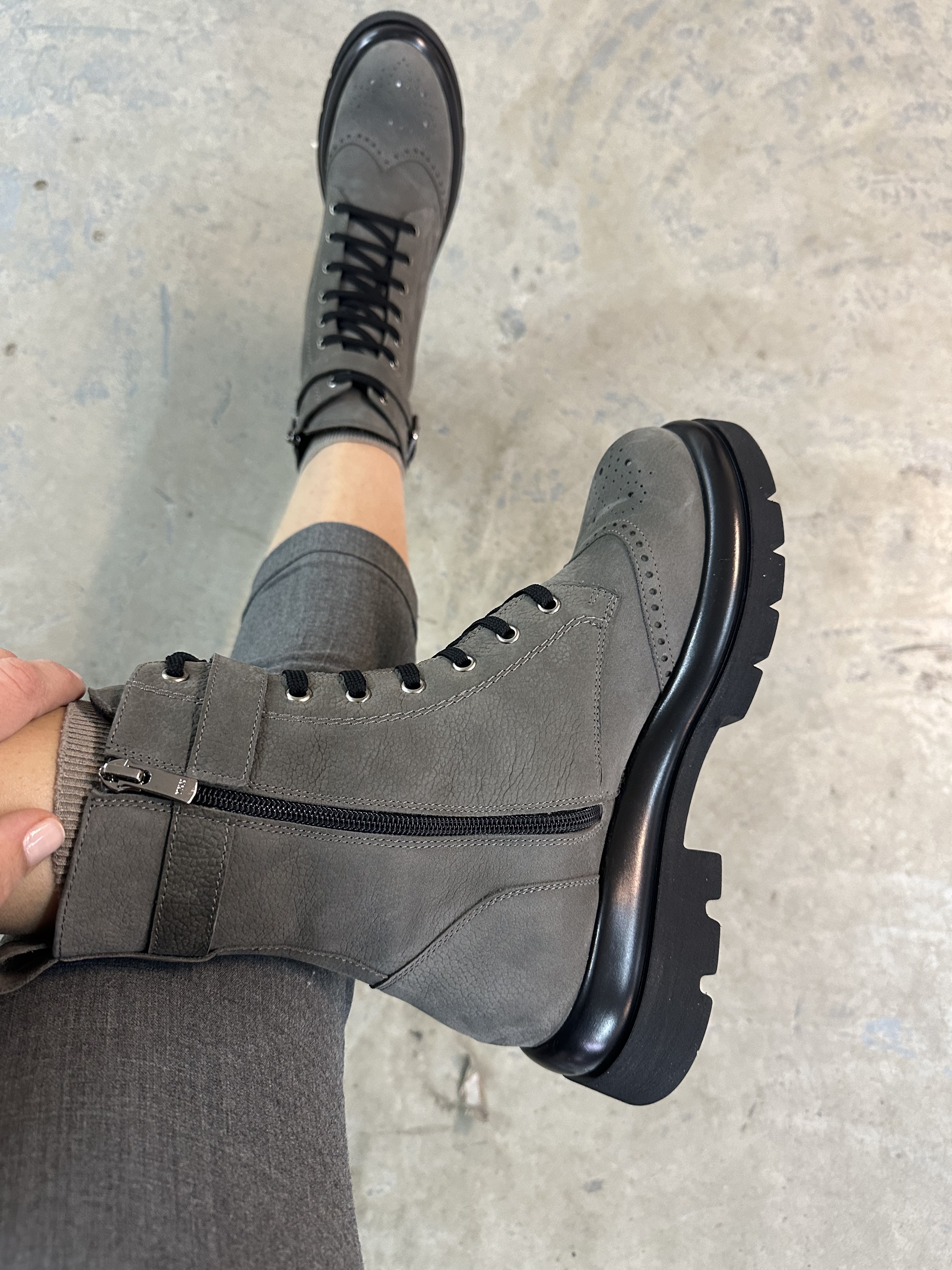 Moderne ženske čizmice na pertlanje sa zumbanim vrhom