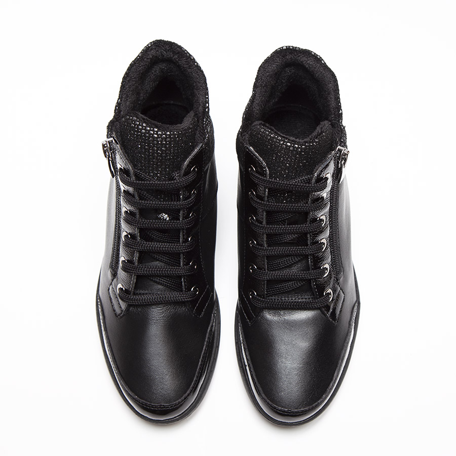 POLUDUBOKA ŽENSKA ČIZMA NA PERTLANJE