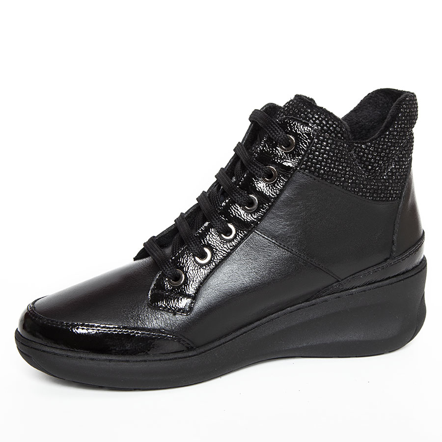 POLUDUBOKA ŽENSKA ČIZMA NA PERTLANJE