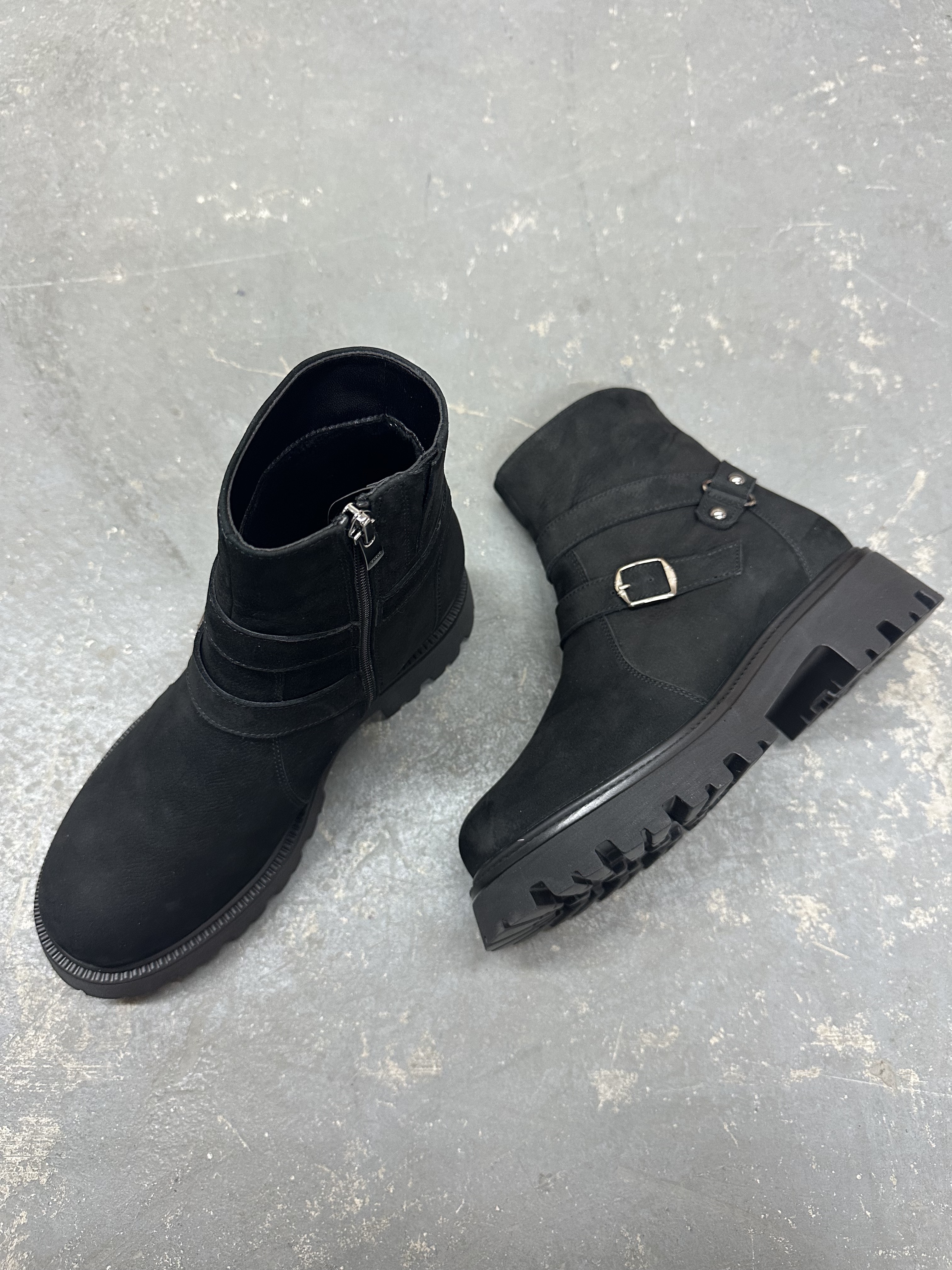 Kratke čizmice sa ukrasnim kaiševima