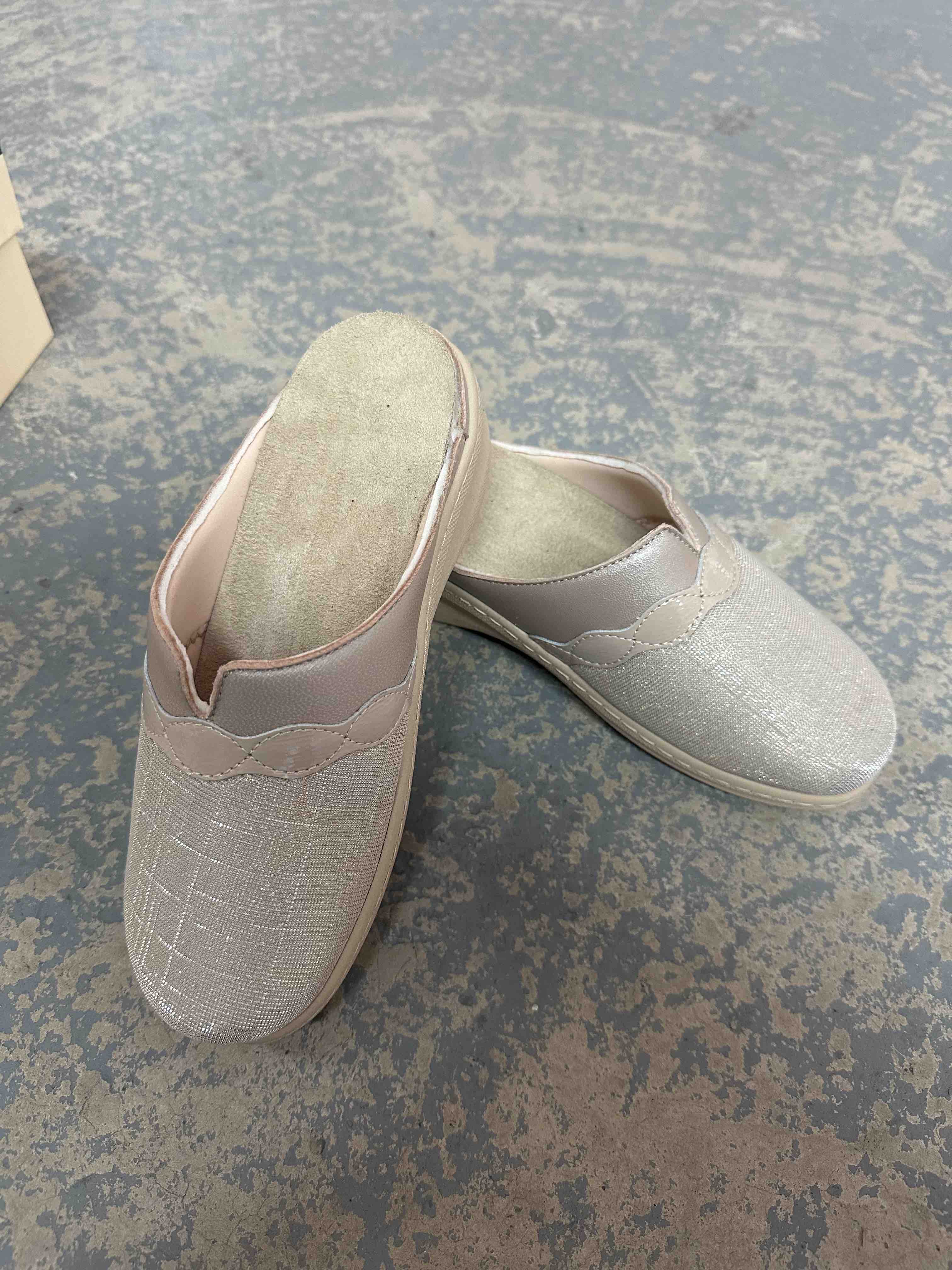 UDOBNE ANATOMSKA ŽENSKE SOBNE KLOMPE