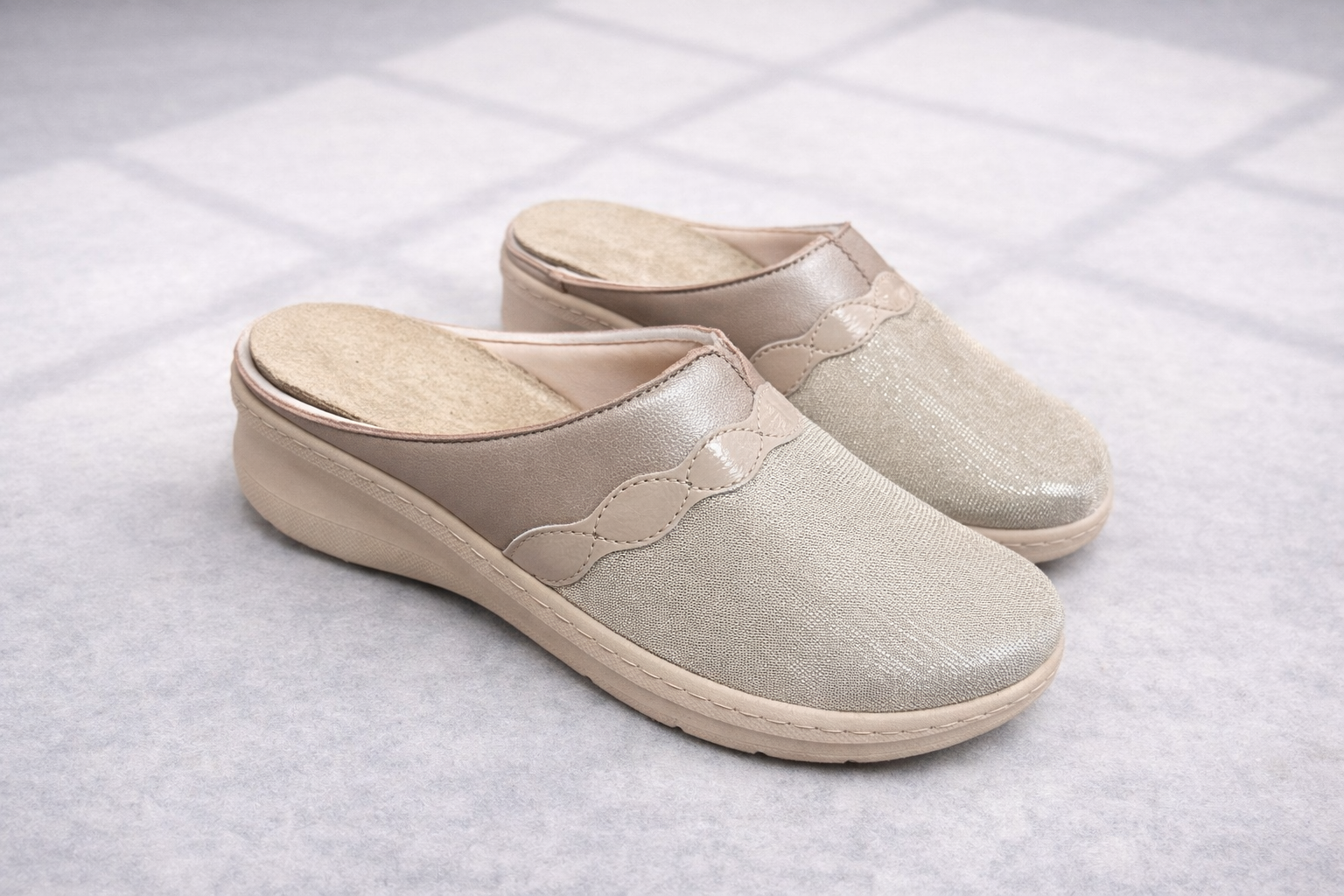 UDOBNE ANATOMSKA ŽENSKE SOBNE KLOMPE