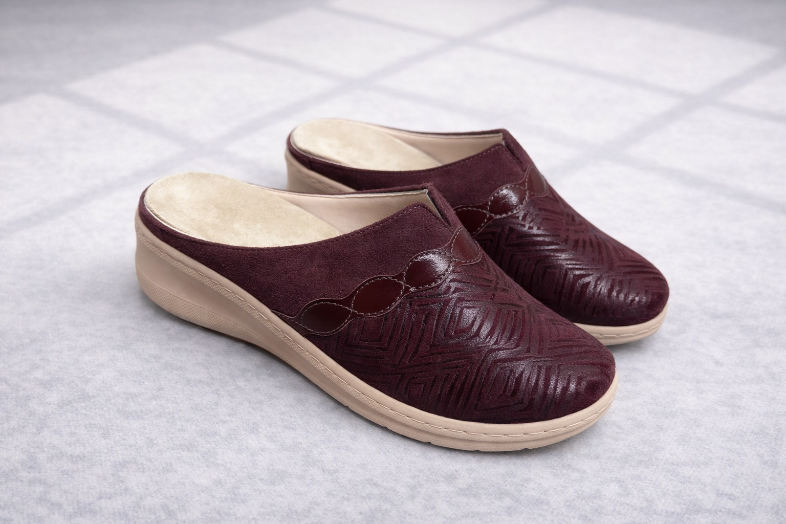 UDOBNE ANATOMSKA ŽENSKE SOBNE KLOMPE