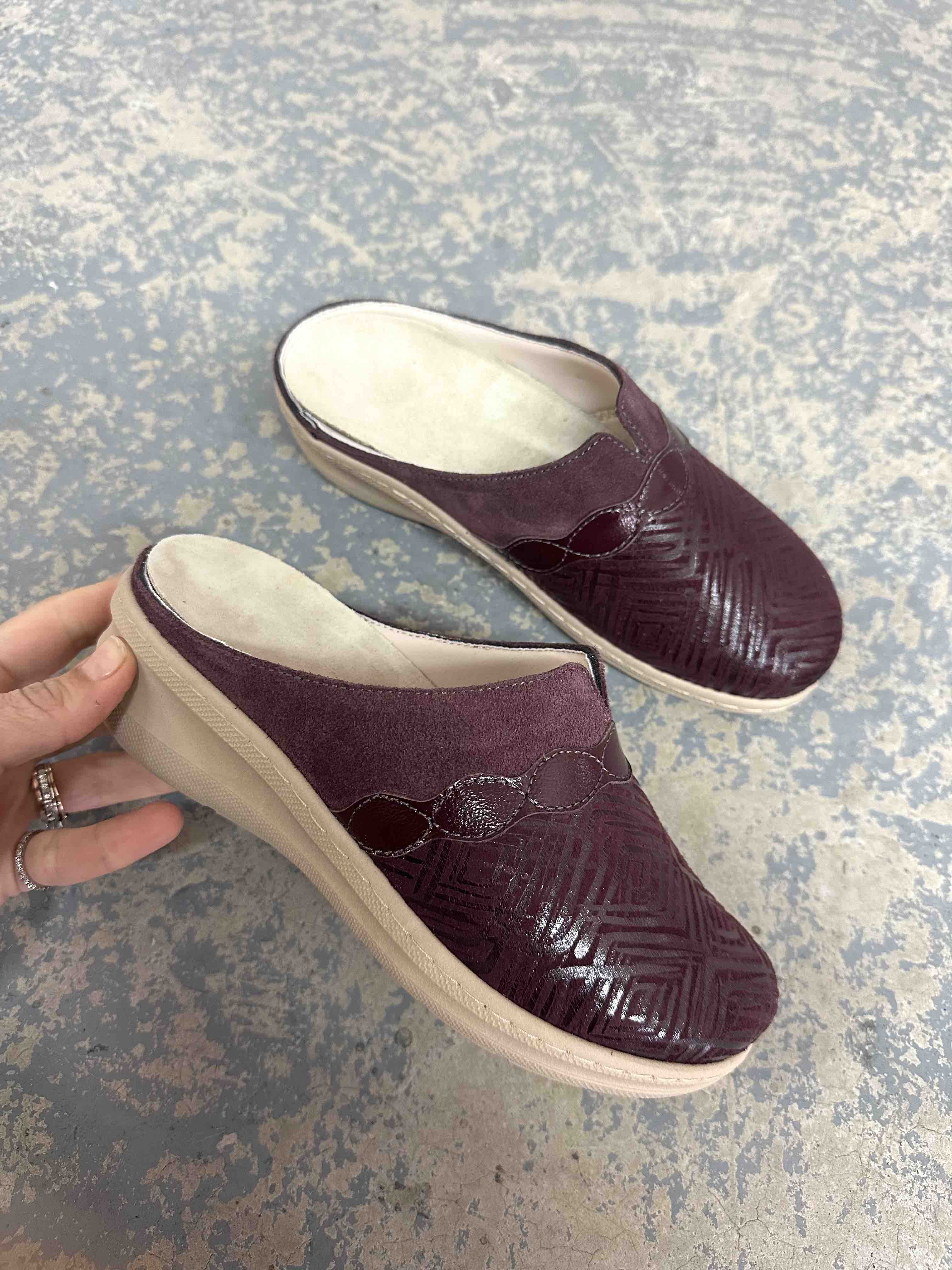 UDOBNE ANATOMSKA ŽENSKE SOBNE KLOMPE