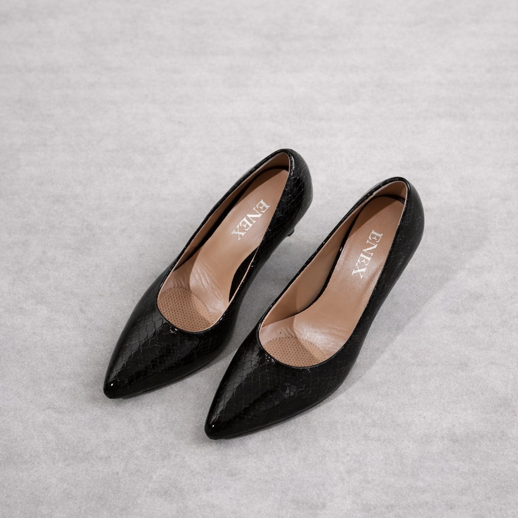 VEOMA ELEGANTNA ŽENSKA SALONKA U KOŽI OD SITNOG CRNOG KROKO LAKA