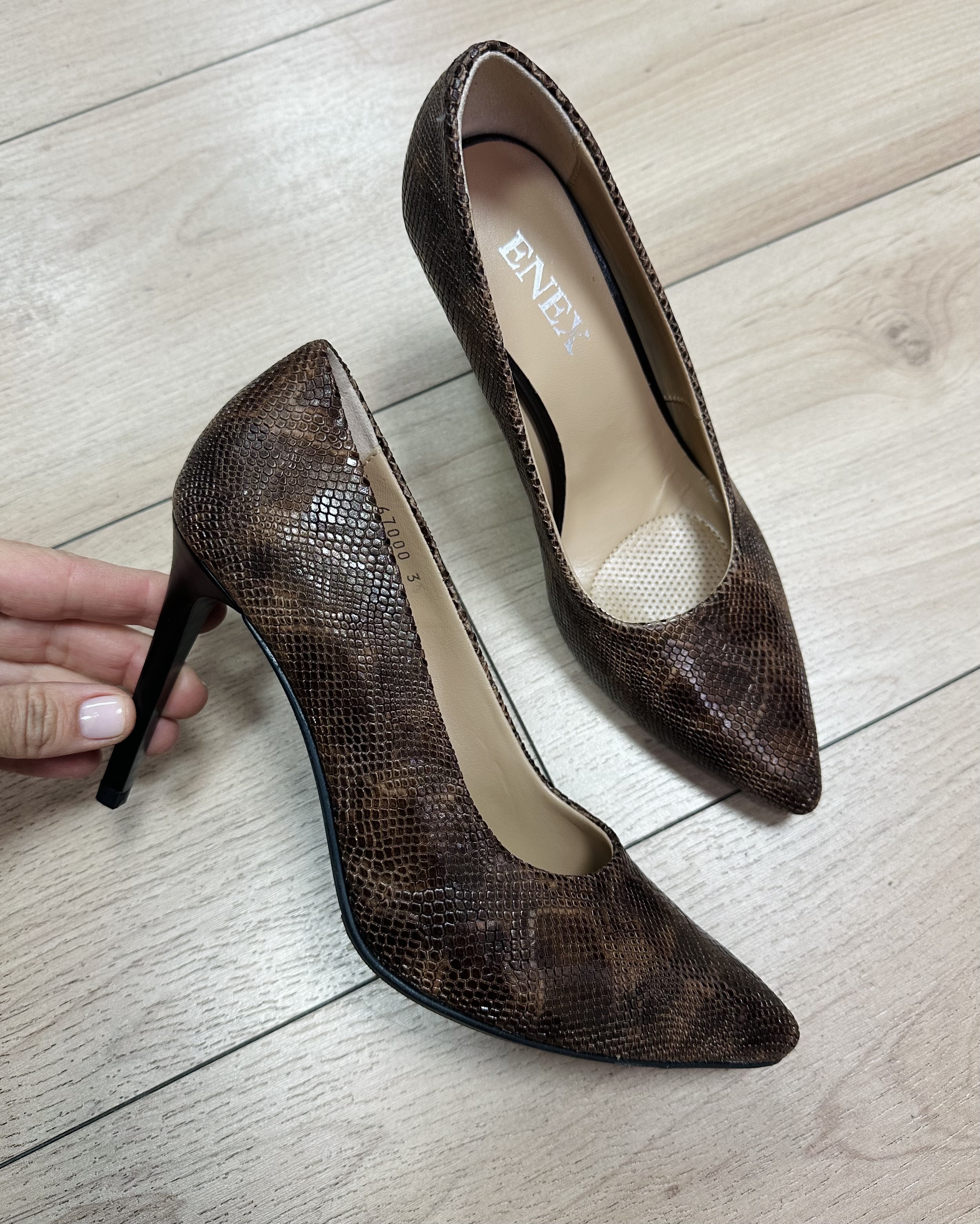 Veoma elegantna ženska salonka u koži od sitnog krokoa