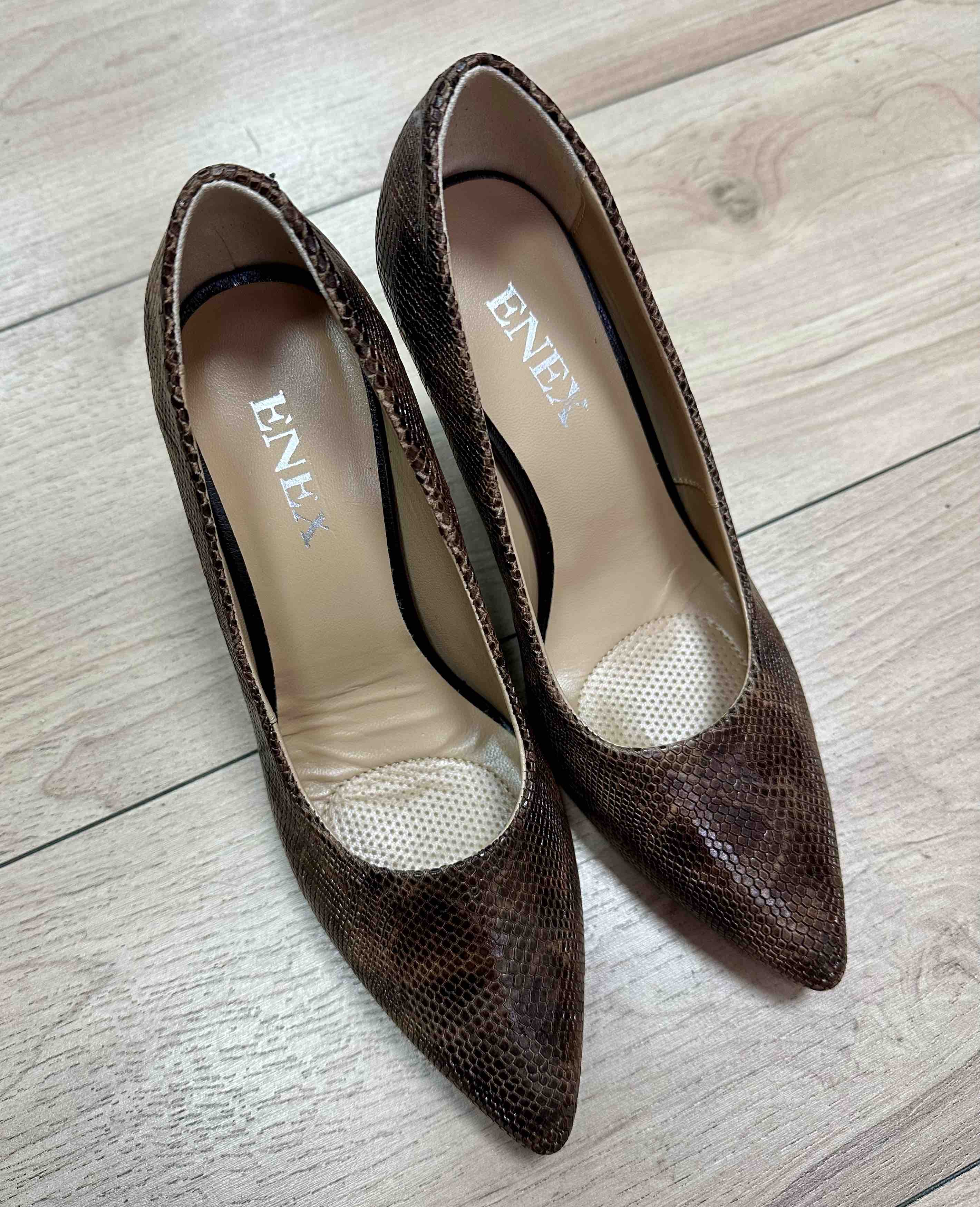 Veoma elegantna ženska salonka u koži od sitnog krokoa