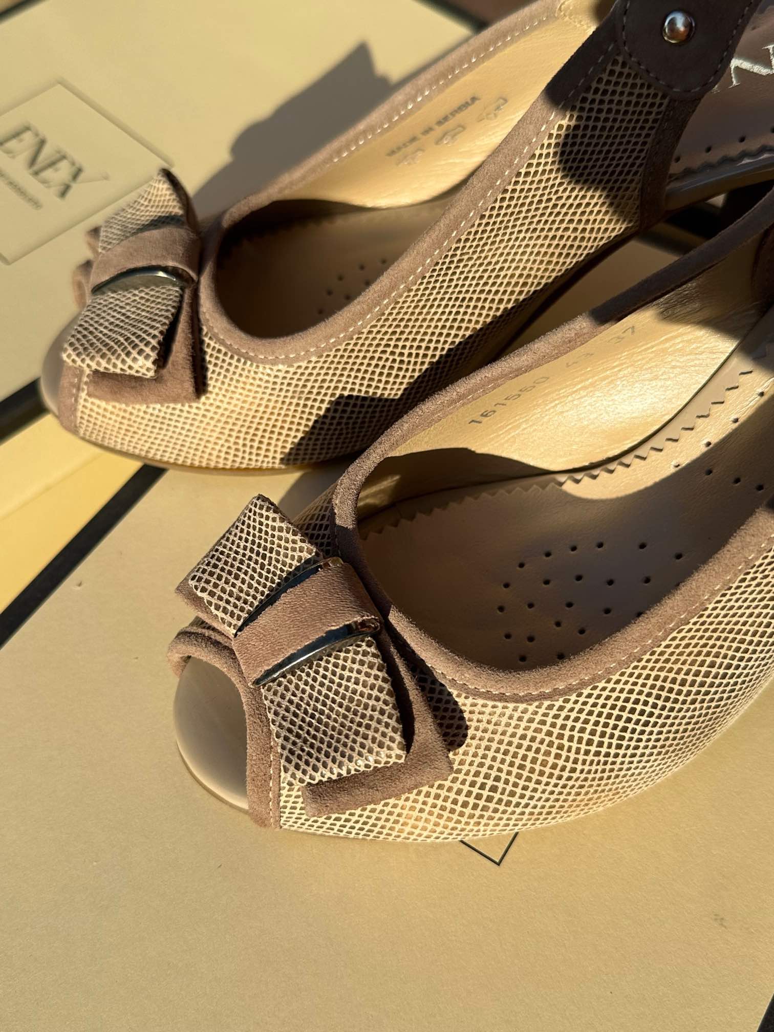 Elegantna ženska sandala na visokoj potpetici 