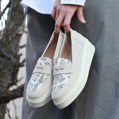 Ženska mokasina bež velur