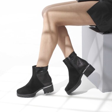 Ženske crne čizmice 